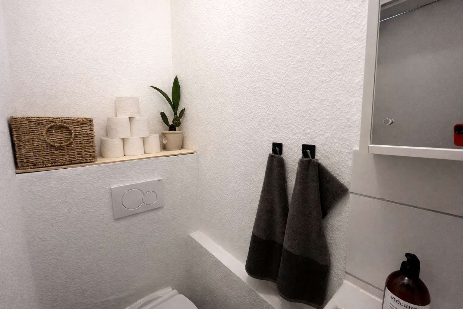 Regadera, amenidades de baño gratuitas, secadora de cabello, toallas 