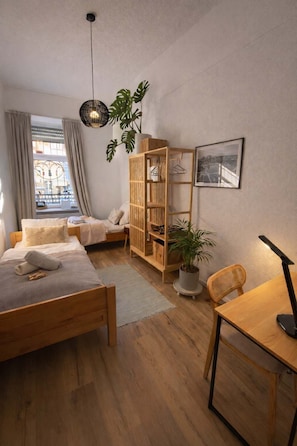 3 bedrooms, desk, iron/ironing board, travel cot - 🌿 Cozy City Apartment| Fairgrounds | Workspace | Click here to see more 👇 (Frankfurt am Main)