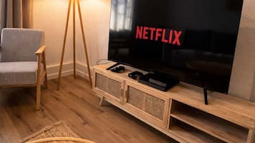 Télévision, jeux vidéo, espaces bureaux