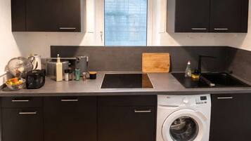 Fridge, microwave, stovetop, dishwasher