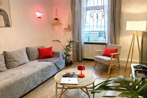 Télévision, jeux vidéo, espaces bureaux