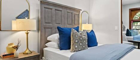 2 chambres, bureau, fer et planche à repasser, lit parapluie