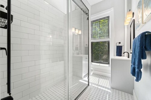 Historic 3-Bed Brownstone, near Trains