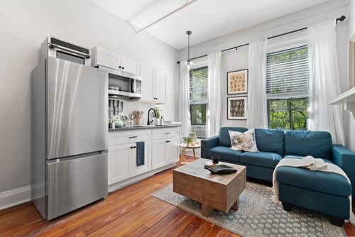 Historic 3-Bed Brownstone, near Trains