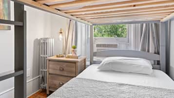 3 Schlafzimmer, Schreibtisch, Bügeleisen/Bügelbrett, Reisekinderbett