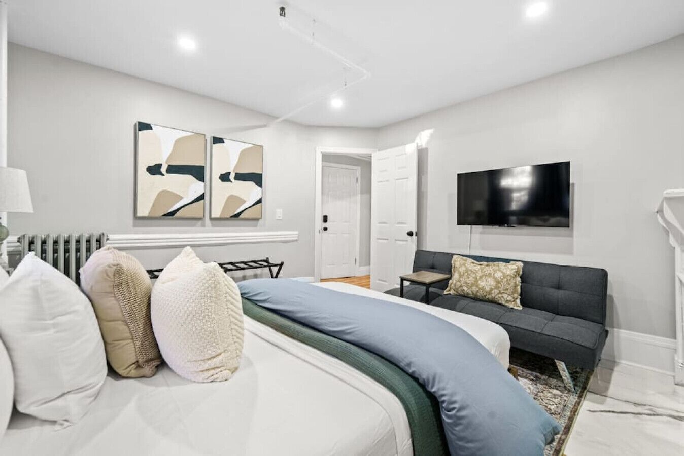 2 bedrooms, desk, iron/ironing board, travel crib