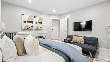 2 habitaciones, escritorio, tabla de planchar con plancha y wifi