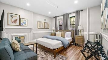 2 bedrooms, desk, iron/ironing board, WiFi