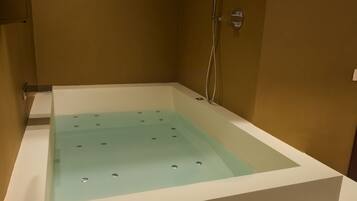 Phòng Suite, bồn tắm nước nóng | Bồn tắm spa riêng