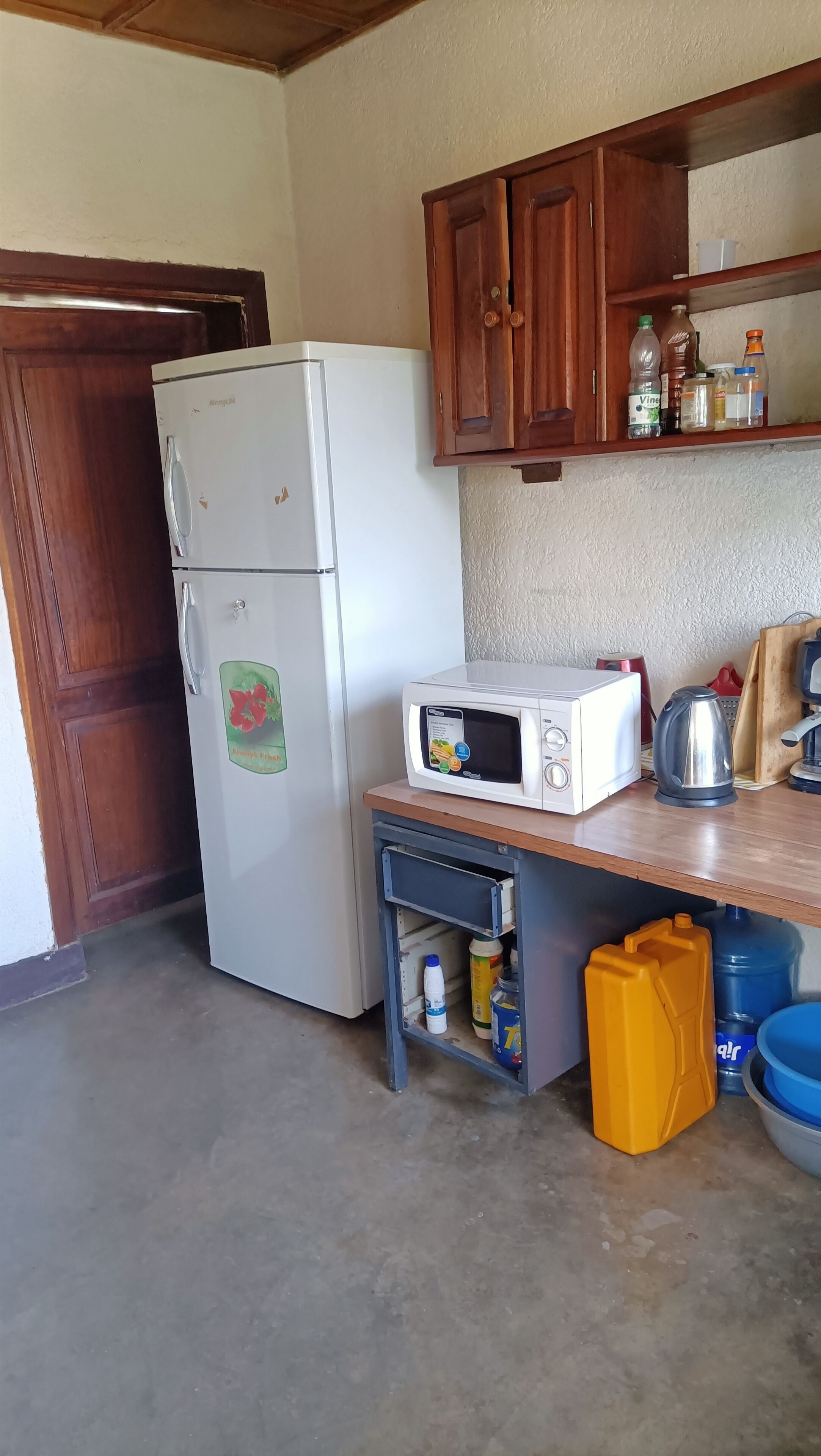 Classic Villa | Private kitchen | Full-size fridge, microwave, oven, stovetop