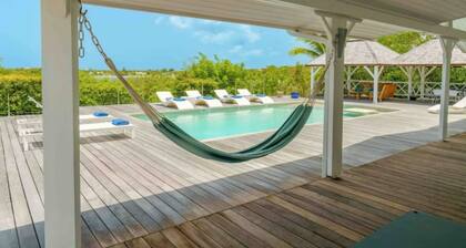 Villa Azur, Low Lands, private tennis court,swimming pool,jacuzzi