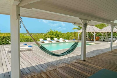 Villa Azur, Low Lands, private tennis court,swimming pool,jacuzzi
