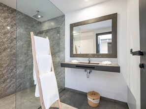 Chambre Triple Standard | Salle de bain