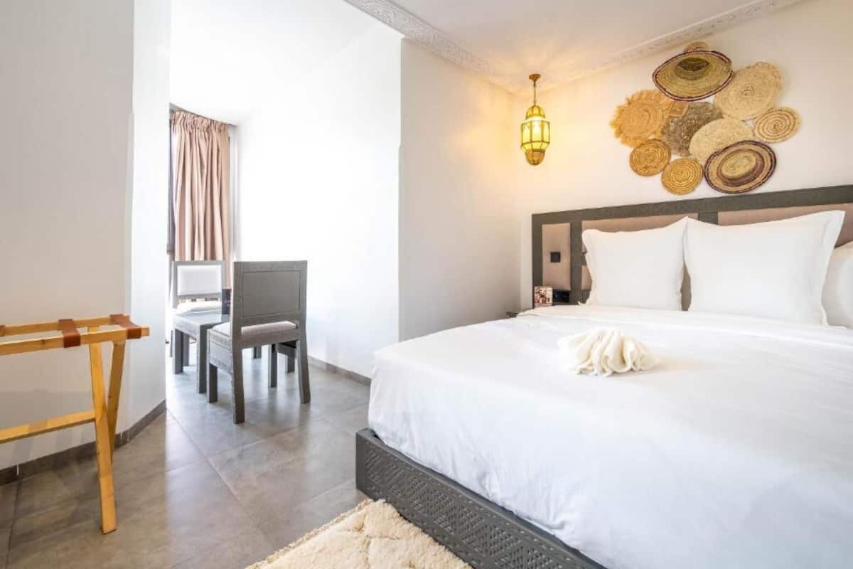 Standaard tweepersoonskamer, 1 queensize bed, niet-roken, uitzicht op binnenplaats | 1 slaapkamer, pillowtop-bedden, geluiddichte muren, gratis wifi