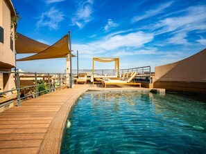 Outdoor pool, open 8:00 AM to 7:00 PM, pool loungers