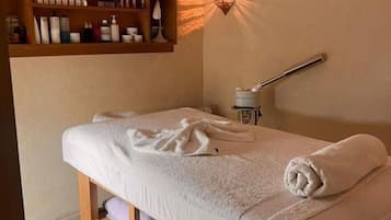 Couples treatment rooms, steam room, Turkish bath, body treatments