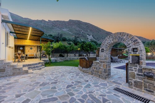 Dafni Villa, A place to visit