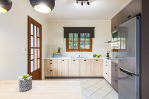 Fridge, microwave, oven, dishwasher