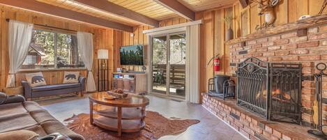 Smart TV, fireplace