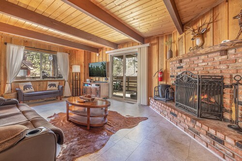 Woody Gold Bear Lodge - Relaxing Cozy Ski Cabin