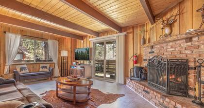 Woody Gold Bear Lodge - Relaxing Cozy Ski Cabin