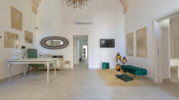 Coin salon dans le hall