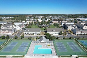 Sports court - Beautifully Updated Condo East of Route 1 in Villages of Five Points (Lewes)