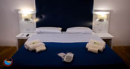 2 minutes from the archaeological museum, corso garibaldi and via marina.