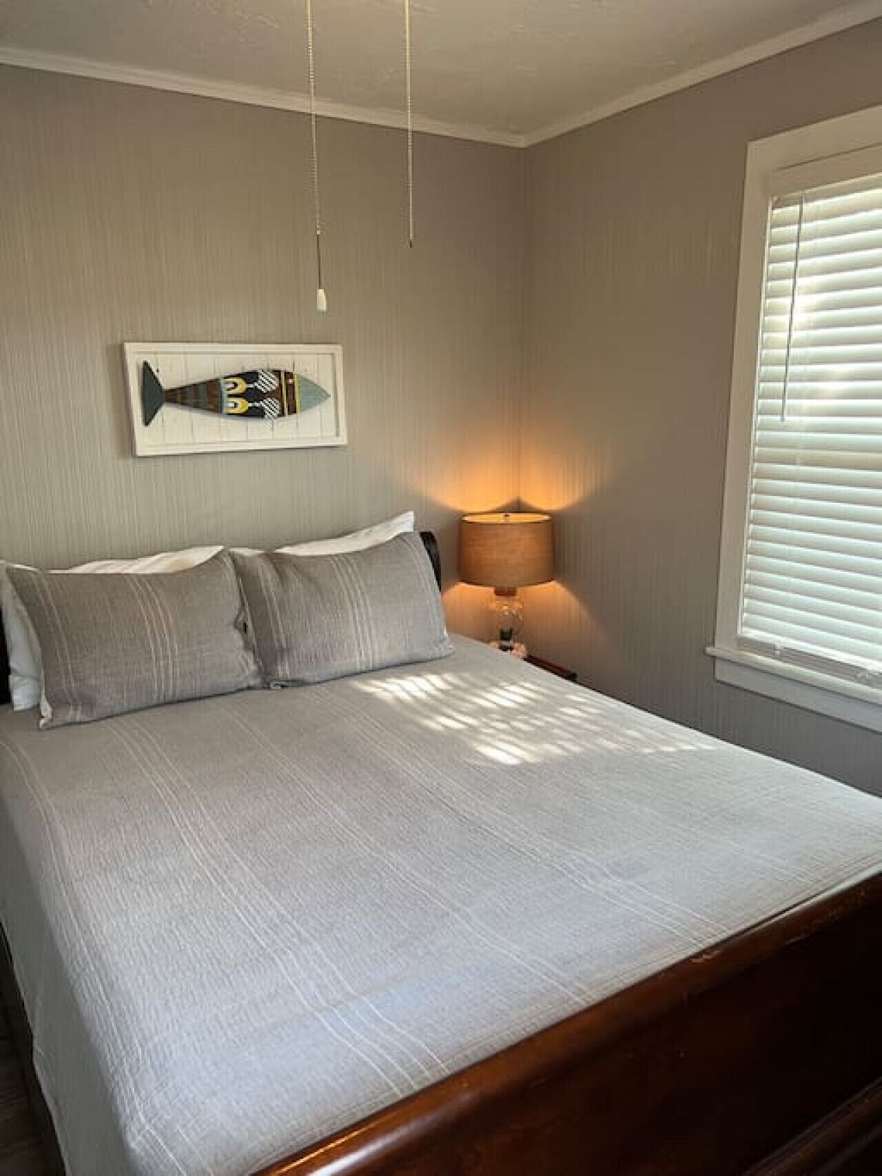 2 bedrooms, desk, iron/ironing board, travel crib