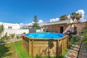 Piscine extérieure (ouverte en saison)