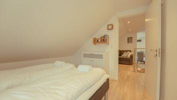 Luxury House, 2 Bedrooms | Individually decorated, individually furnished, desk, blackout drapes