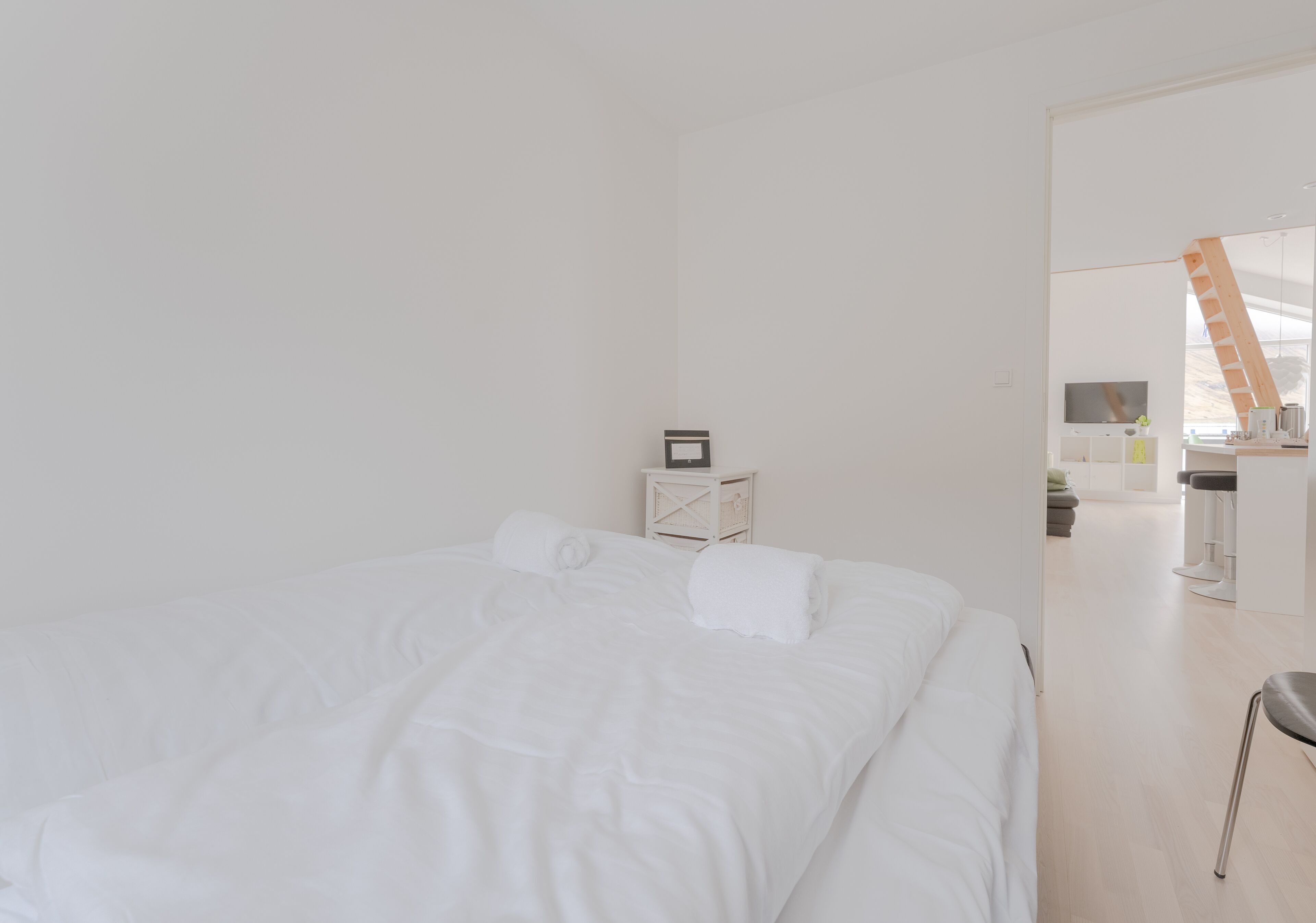 Casa | 2 habitaciones, decoración personalizada, muebles diferentes y cunas 