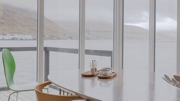 House | In-room dining