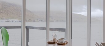 Waterfront Retreat | 2 Br Boathouse