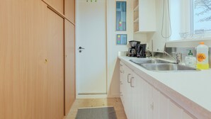 Private kitchen - Studio Apartment| 20Min From City Center| Tórshavn (Tórshavn)