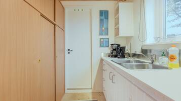 Studio, 1 Tempat Tidur Twin Besar | Dapur pribadi | Lemari es besar, microwave, oven, dan kompor