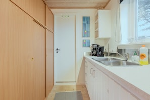 Studio, 1 lang enkeltseng | Eget kjøkken | Kjøleskap, mikrobølgeovn, ovn og kokeplater