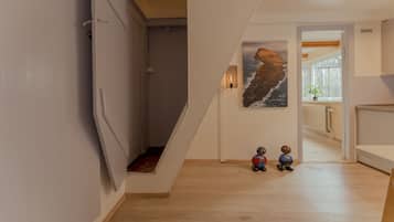 Comfort Cottage, 3 Bedrooms | Living area | 40-inch flat-screen TV with satellite channels