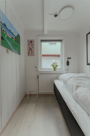 3 bedrooms, individually decorated, individually furnished