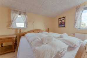 Comfort Cottage, 3 Bedrooms | 3 bedrooms, individually decorated, individually furnished - Cozy Cottage | 3Br | Hiking | Nature (Gjogv)