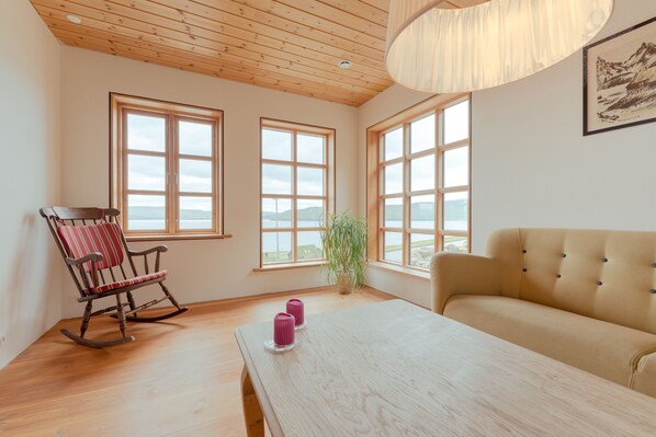House | Living room | 40-inch flat-screen TV with satellite channels, heated floors, offices - Nordic Serenity | Amazing Sea And Mountain View (Kirkjubøur)