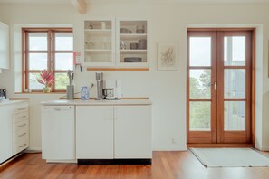 公寓 | 私人廚房 | 大型冰箱、烤箱、爐台、洗碗機