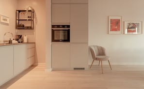 Apartamento, 4 quartos, vista para o mar | Cozinha privada | Geladeira grande, fogão, cooktop, lava-louças