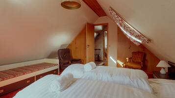 House | 3 bedrooms, individually decorated, individually furnished