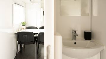 Mobile Home | Bathroom | Shower, hair dryer, towels, soap