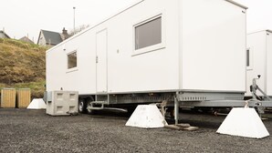 A white mobile home with a small attached cabin, a flat roof, and a single window. - Cozy Container Rental | 3Br | 20 Min To Capital (Strendur)