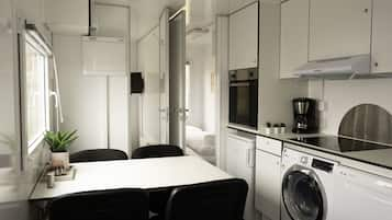 Mobile Home | Private kitchen | Mini-fridge, oven, stovetop, dishwasher