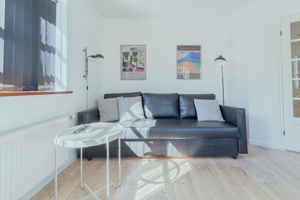 Apartemen | Ruang keluarga | Televisi layar datar 32-inci dengan saluran TV satelit