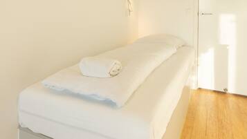 Studio | Individually decorated, individually furnished, desk, free WiFi