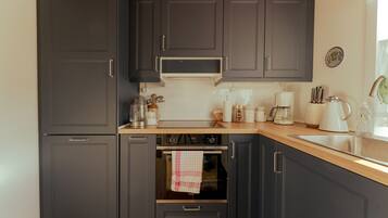 House | Private kitchen | Full-size fridge, microwave, oven, stovetop